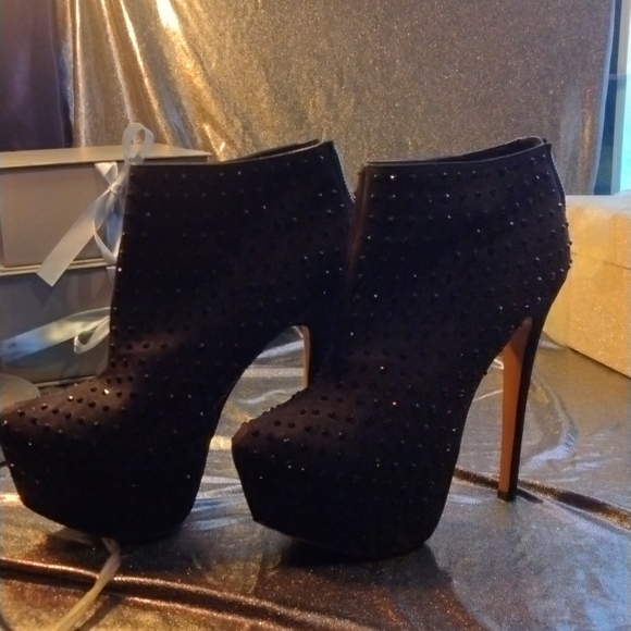 Ankle high heels - Picture 2 of 4